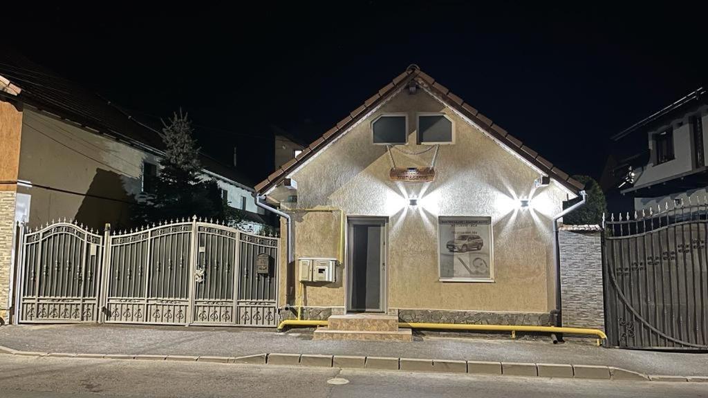 Appartamento Casa Nicoladis Zărneşti Esterno foto