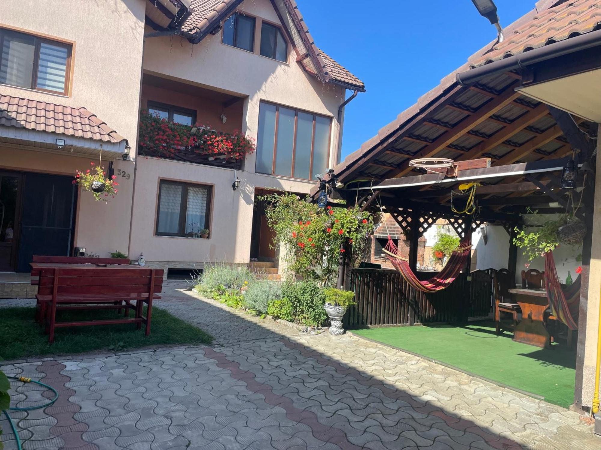 Appartamento Casa Nicoladis Zărneşti Esterno foto